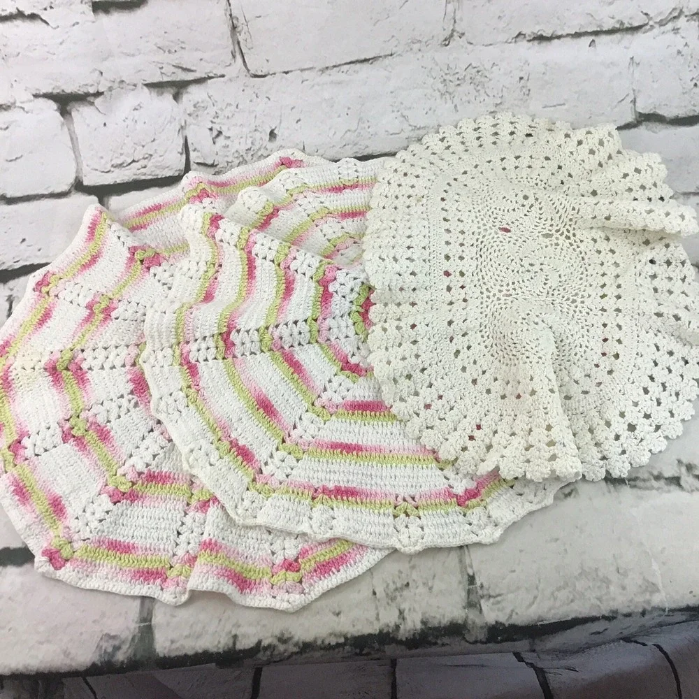 Vintage Hand Crocheted Doilies Lot Of 3 Oblong Cream-Colored Round Pink‎ Decor